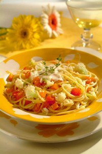 ESPAGUETINHO COM RICOTA E LEGUMES