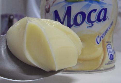 Nestlé traz de volta leite moça cremoso para comer com colher