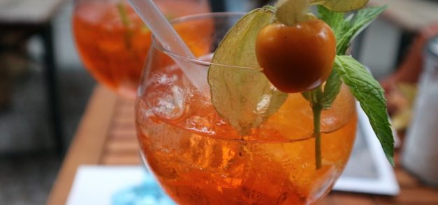 Terra Mia presenteia clientes com taça oficial do Aperol Spritz